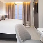 Hotel Dress Code 4*