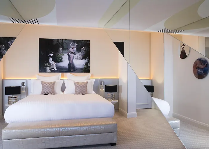 Hotel Dress Code Paris