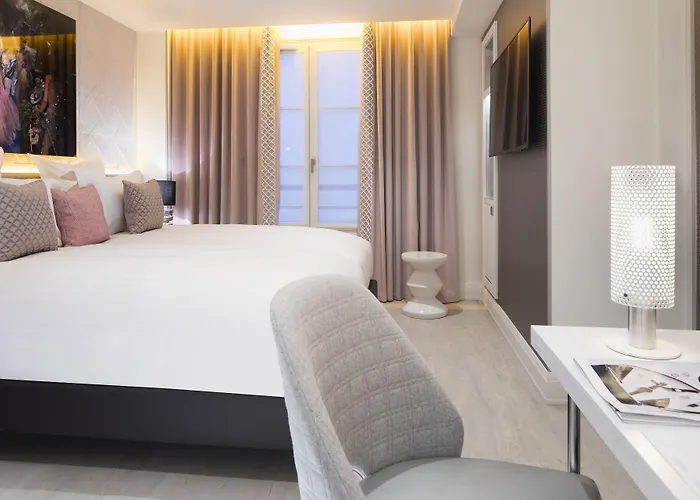 Hotel Dress Code 4*