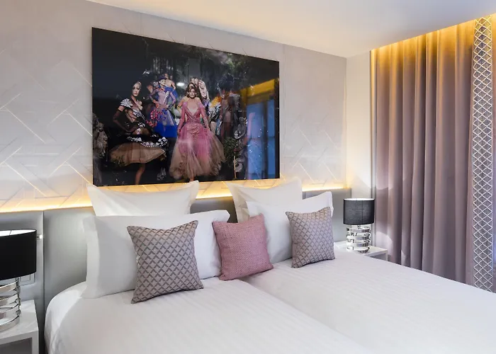 Hotel Dress Code 4*