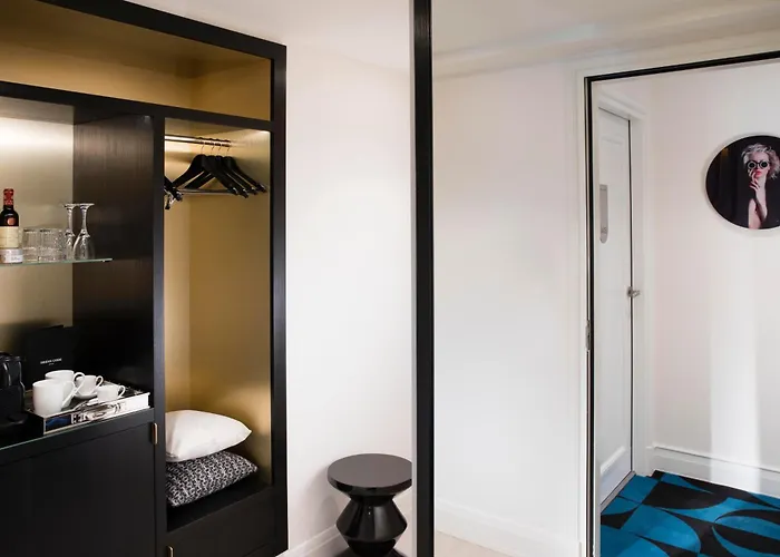 Dress Code Otel Paris